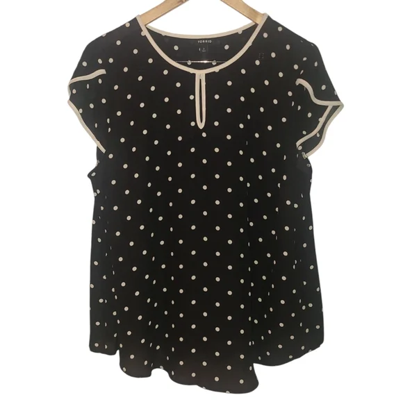 Torrid Black Polka Dot Cap Sleeve Blouse with White Trim, size 2 - Picture 4 of 9